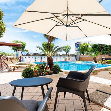Hotel Baltic Alba Adriatica Bagian luar foto