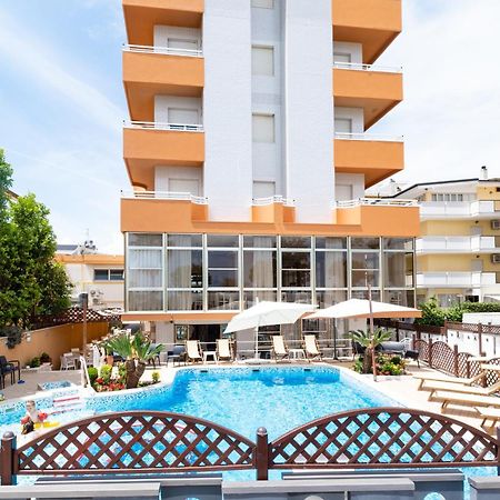 Hotel Baltic Alba Adriatica Bagian luar foto
