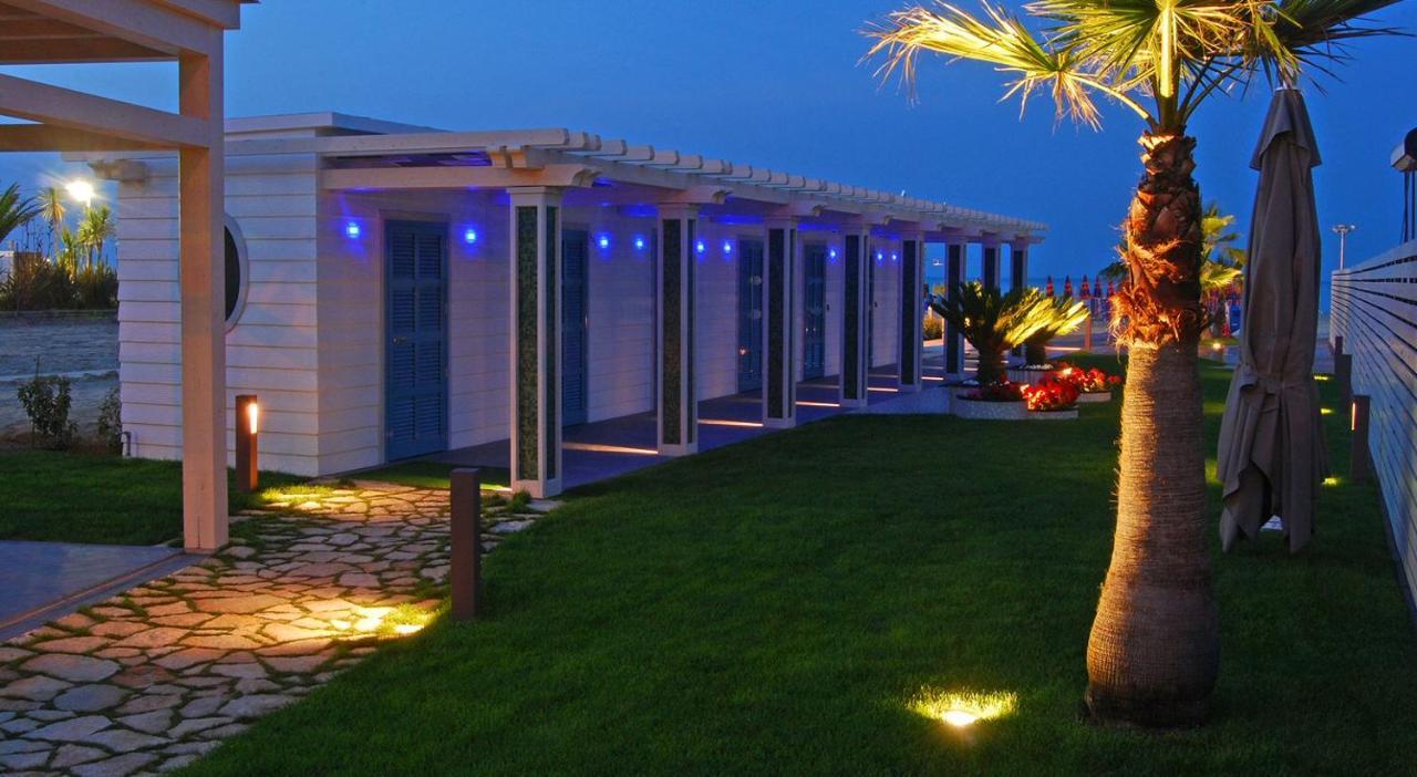 Hotel Baltic Alba Adriatica Bagian luar foto