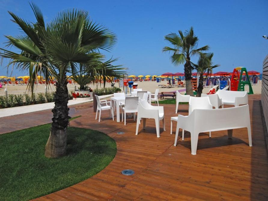 Hotel Baltic Alba Adriatica Bagian luar foto