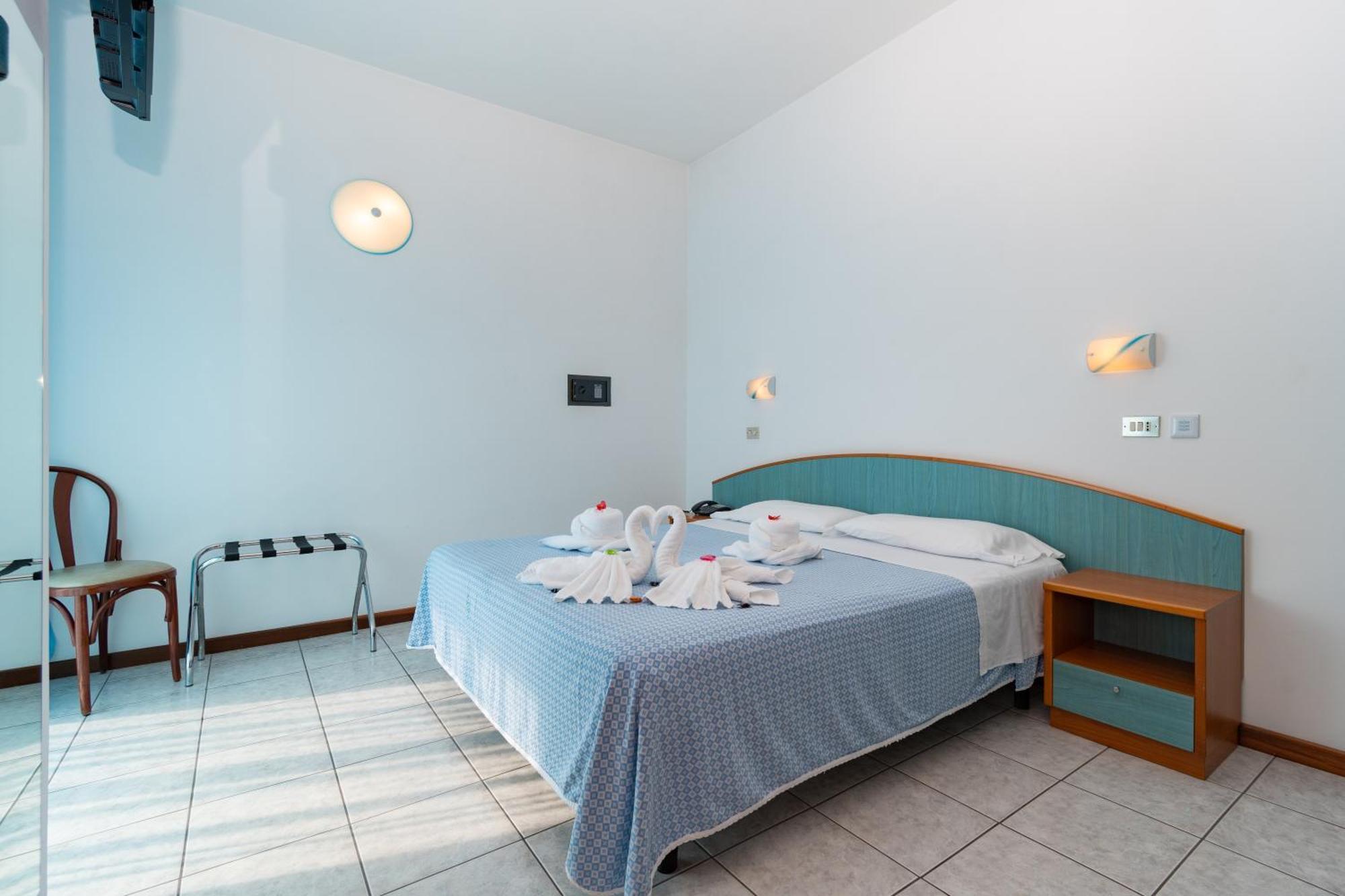 Hotel Baltic Alba Adriatica Bagian luar foto