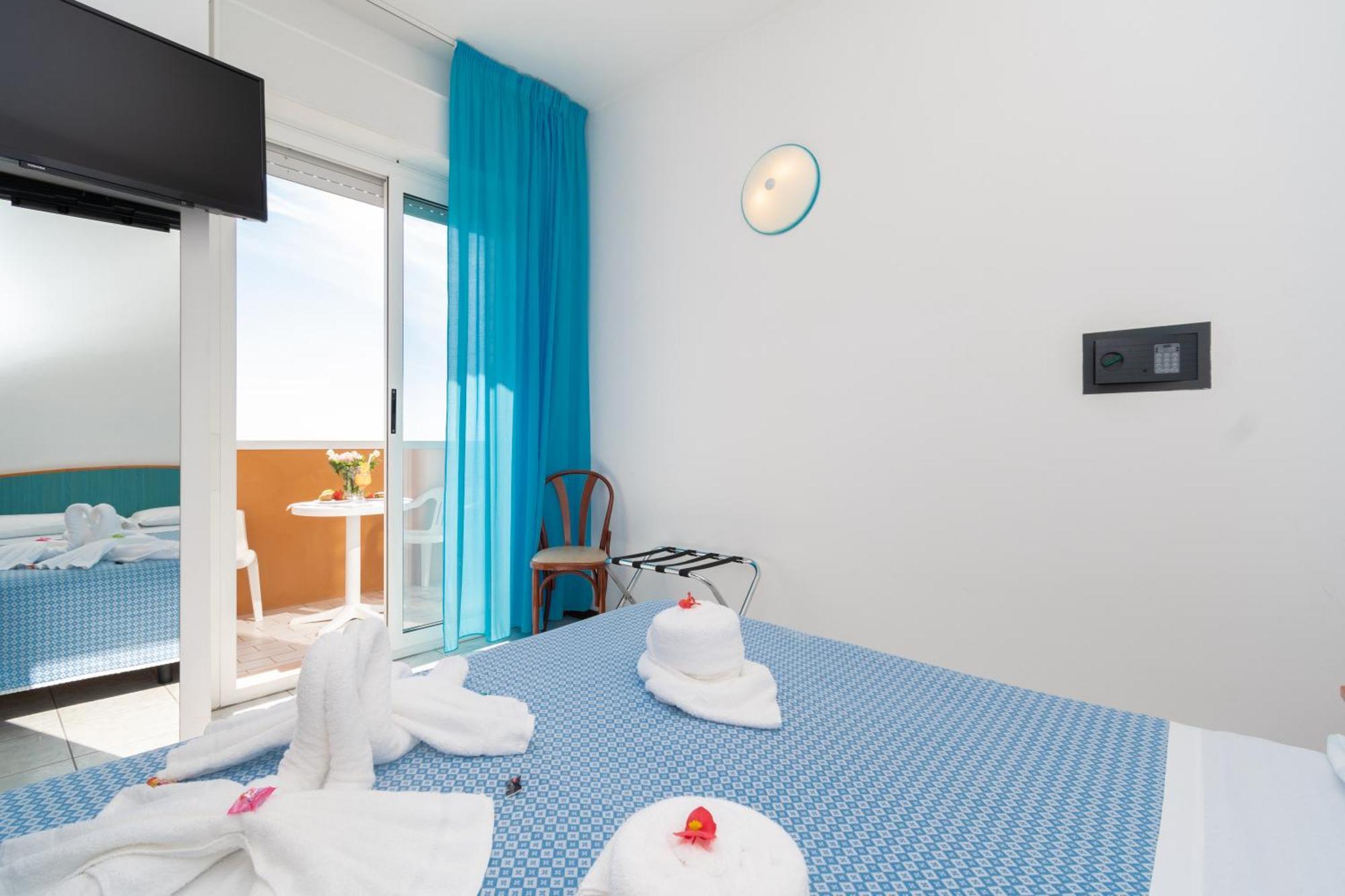 Hotel Baltic Alba Adriatica Bagian luar foto
