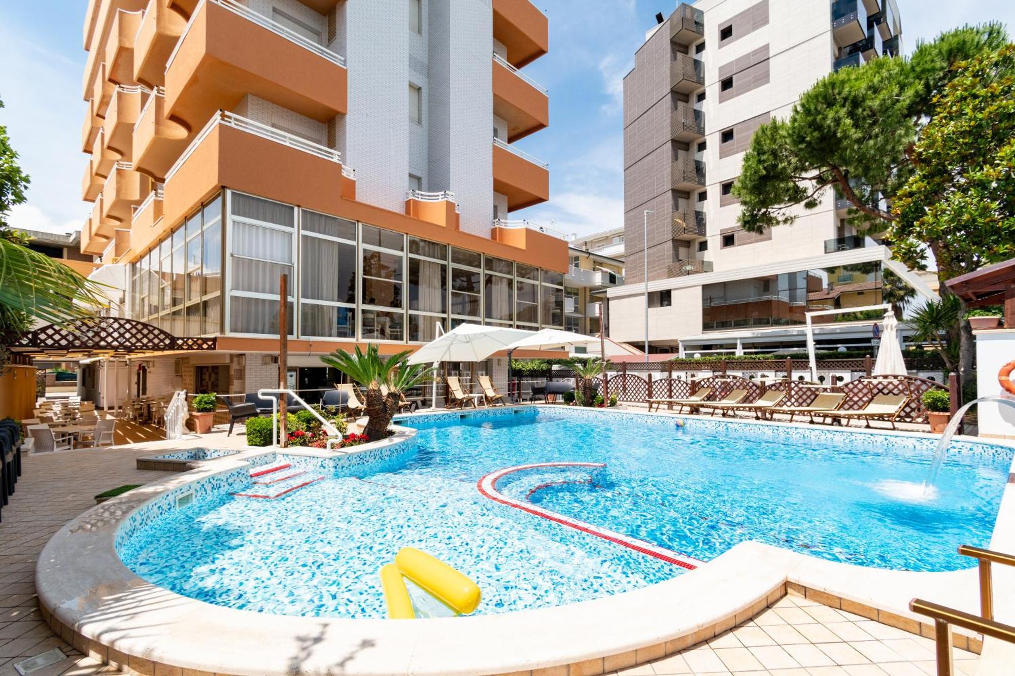 Hotel Baltic Alba Adriatica Bagian luar foto